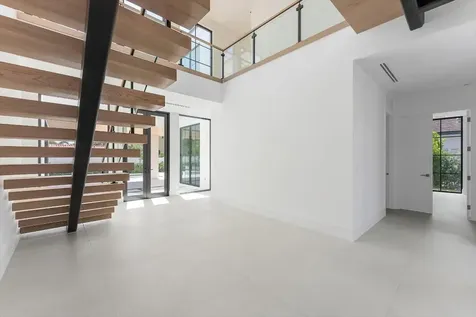 880 NE 3rd Avenue Boca Raton FL 33432