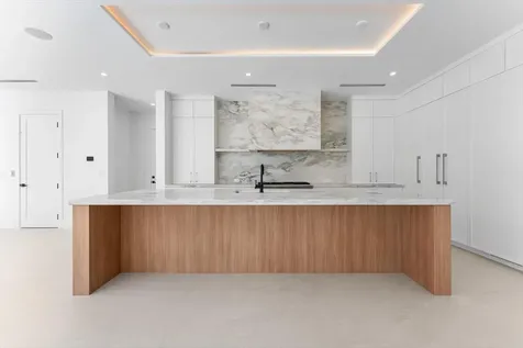 880 NE 3rd Avenue Boca Raton FL 33432