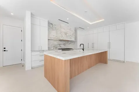 880 NE 3rd Avenue Boca Raton FL 33432