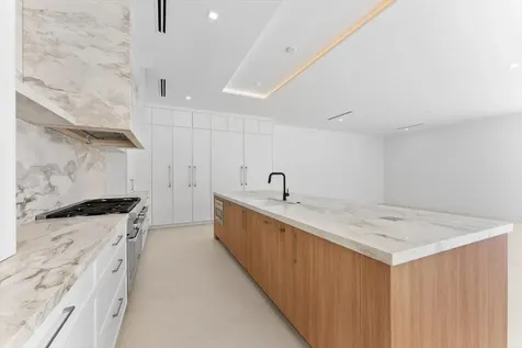 880 NE 3rd Avenue Boca Raton FL 33432