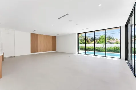 880 NE 3rd Avenue Boca Raton FL 33432