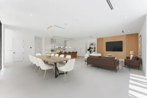 880 NE 3rd Avenue Boca Raton FL 33432