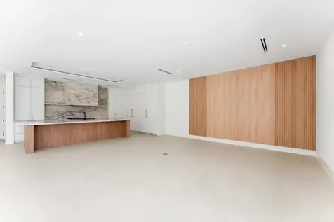 880 NE 3rd Avenue Boca Raton FL 33432