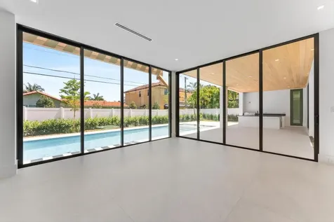 880 NE 3rd Avenue Boca Raton FL 33432