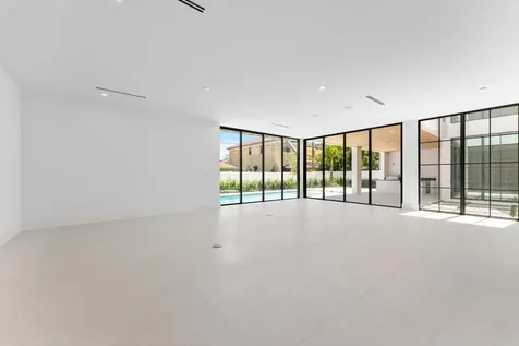 880 NE 3rd Avenue Boca Raton FL 33432