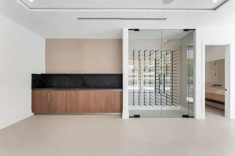 880 NE 3rd Avenue Boca Raton FL 33432