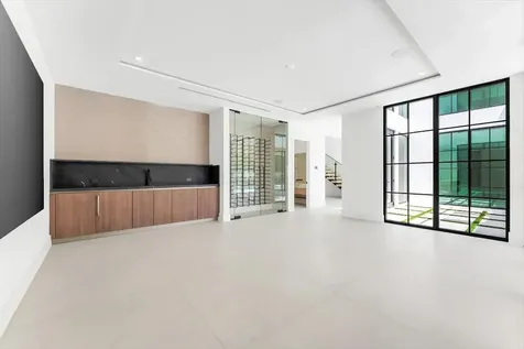 880 NE 3rd Avenue Boca Raton FL 33432