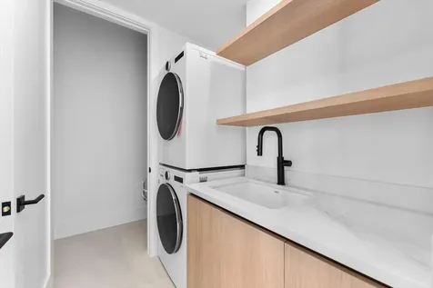 880 NE 3rd Avenue Boca Raton FL 33432