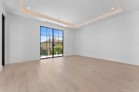 880 NE 3rd Avenue Boca Raton FL 33432