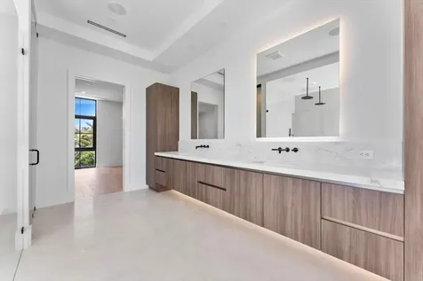 880 NE 3rd Avenue Boca Raton FL 33432