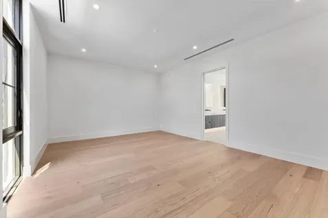 880 NE 3rd Avenue Boca Raton FL 33432