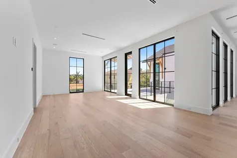 880 NE 3rd Avenue Boca Raton FL 33432