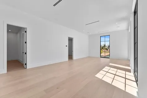 880 NE 3rd Avenue Boca Raton FL 33432