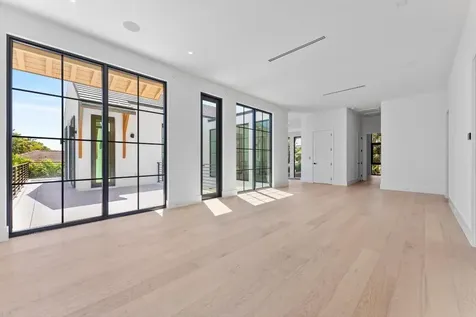 880 NE 3rd Avenue Boca Raton FL 33432