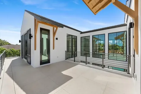 880 NE 3rd Avenue Boca Raton FL 33432