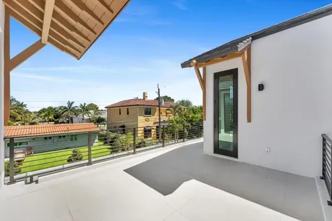 880 NE 3rd Avenue Boca Raton FL 33432