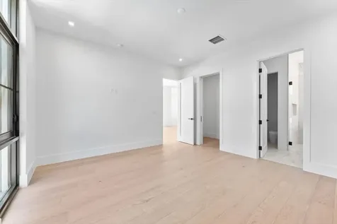 880 NE 3rd Avenue Boca Raton FL 33432