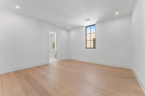 880 NE 3rd Avenue Boca Raton FL 33432