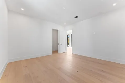 880 NE 3rd Avenue Boca Raton FL 33432