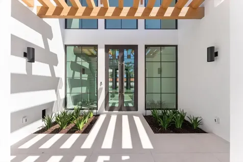 880 NE 3rd Avenue Boca Raton FL 33432