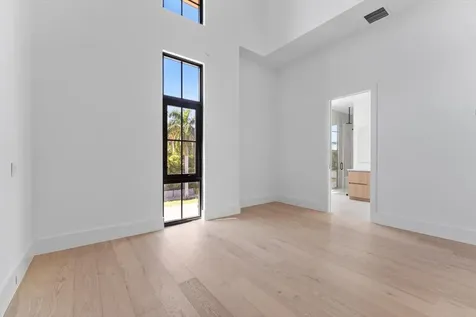 880 NE 3rd Avenue Boca Raton FL 33432