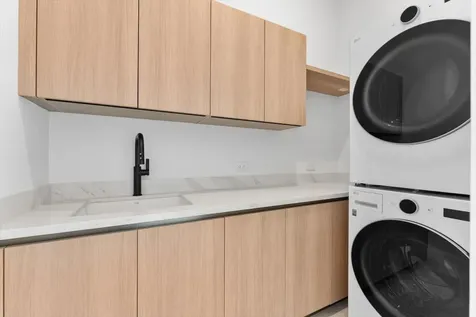 880 NE 3rd Avenue Boca Raton FL 33432