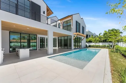 880 NE 3rd Avenue Boca Raton FL 33432