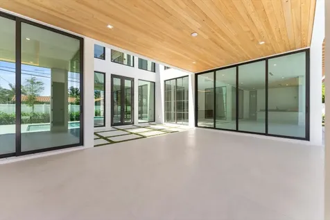 880 NE 3rd Avenue Boca Raton FL 33432