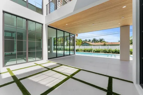 880 NE 3rd Avenue Boca Raton FL 33432