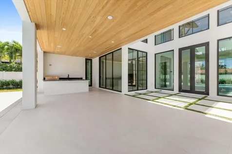 880 NE 3rd Avenue Boca Raton FL 33432