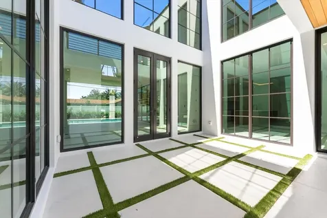 880 NE 3rd Avenue Boca Raton FL 33432