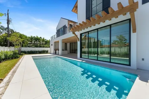 880 NE 3rd Avenue Boca Raton FL 33432