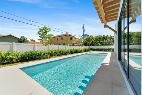 880 NE 3rd Avenue Boca Raton FL 33432