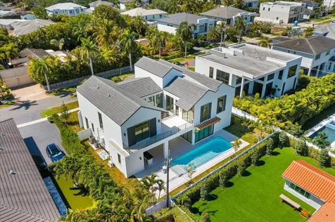 880 NE 3rd Avenue Boca Raton FL 33432