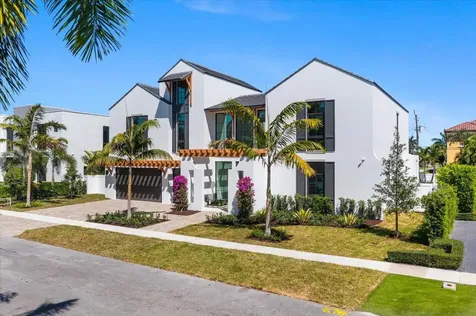 880 NE 3rd Avenue Boca Raton FL 33432