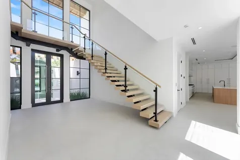 880 NE 3rd Avenue Boca Raton FL 33432