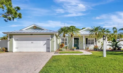 628 NE Muskrat Run Port St Lucie FL 34983