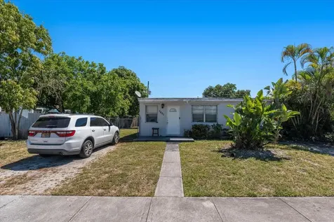 3621 SW 45th Terrace West Park FL 33023