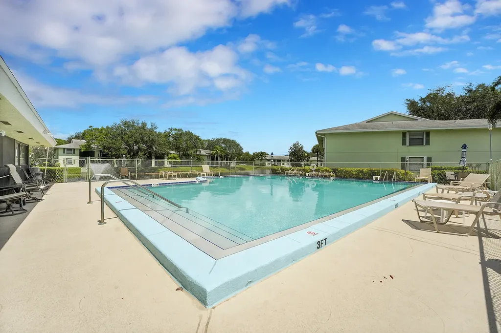 2301 Sabal Ridge Court Palm Beach Gardens FL 33418