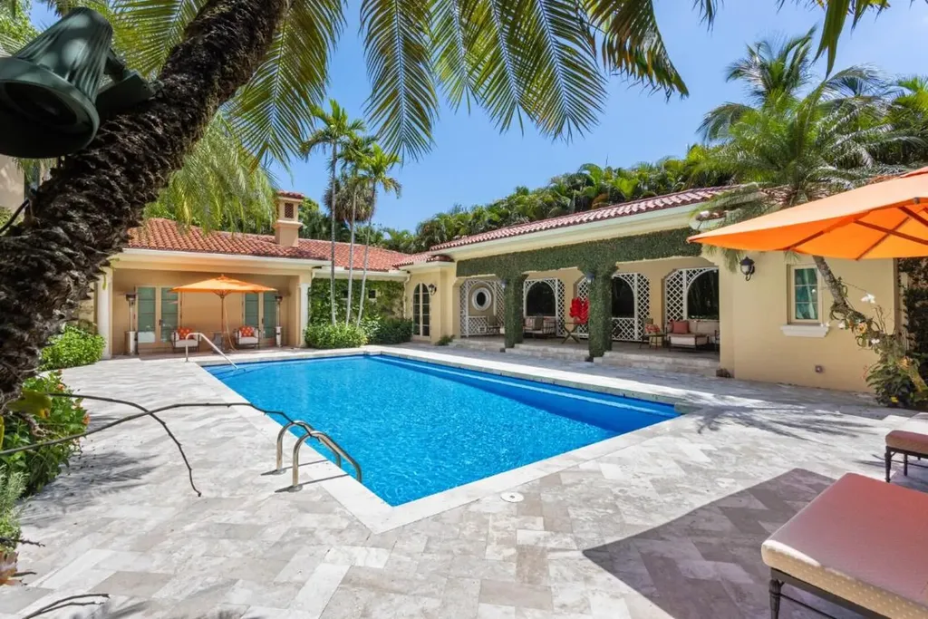 226 Via Las Brisas Palm Beach FL 33480