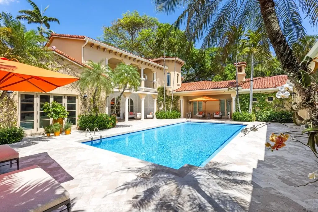 226 Via Las Brisas Palm Beach FL 33480