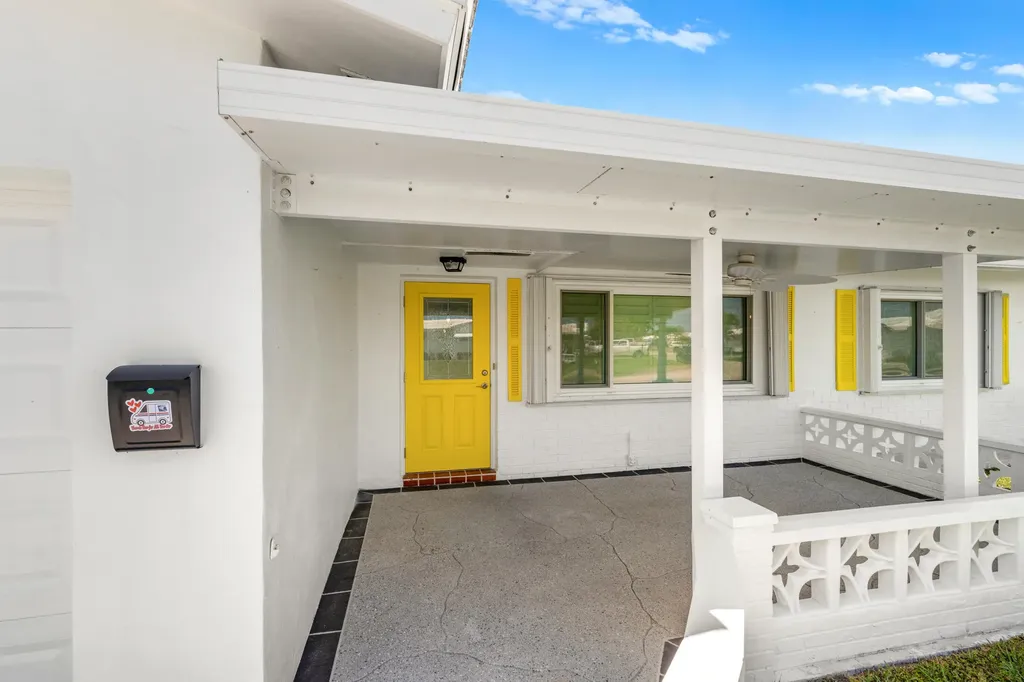 2198 SW 12th Avenue Boynton Beach FL 33426