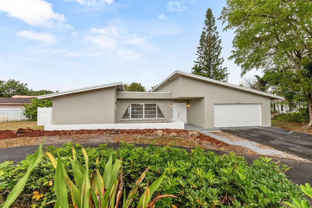 7831 NW 10th Street Plantation FL 33322