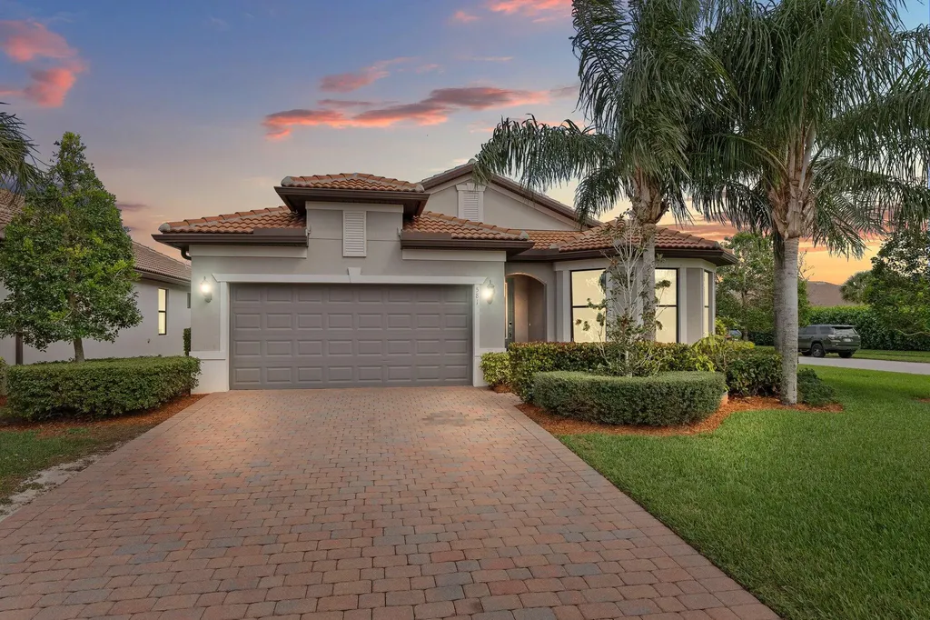 581 SE Monet Drive Port St Lucie FL 34984