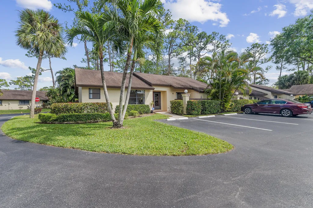 106 Roselle Court Royal Palm Beach FL 33411