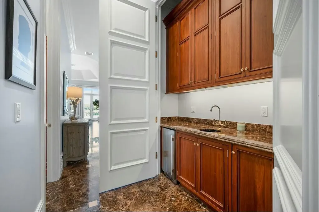 100 Harbor Way Jupiter Island FL 33455