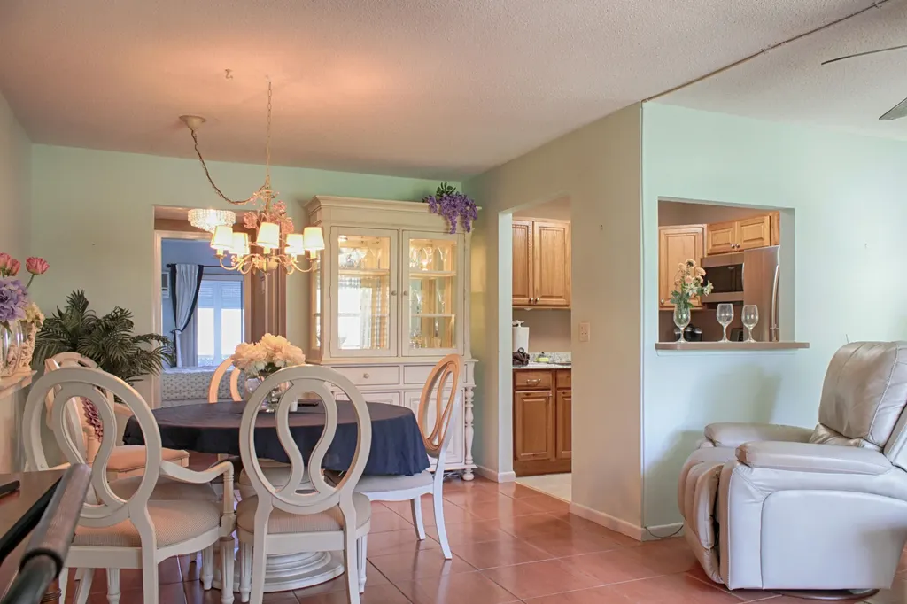 880 Horizons W Boynton Beach FL 33435