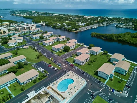 880 Horizons W Boynton Beach FL 33435
