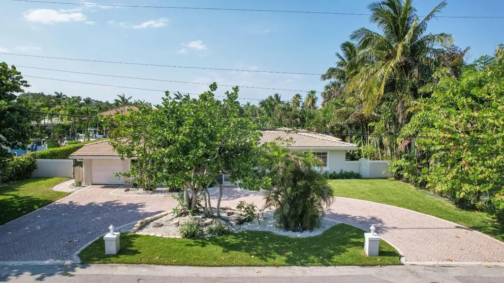 2265 NE 24th Street Lighthouse Point FL 33064