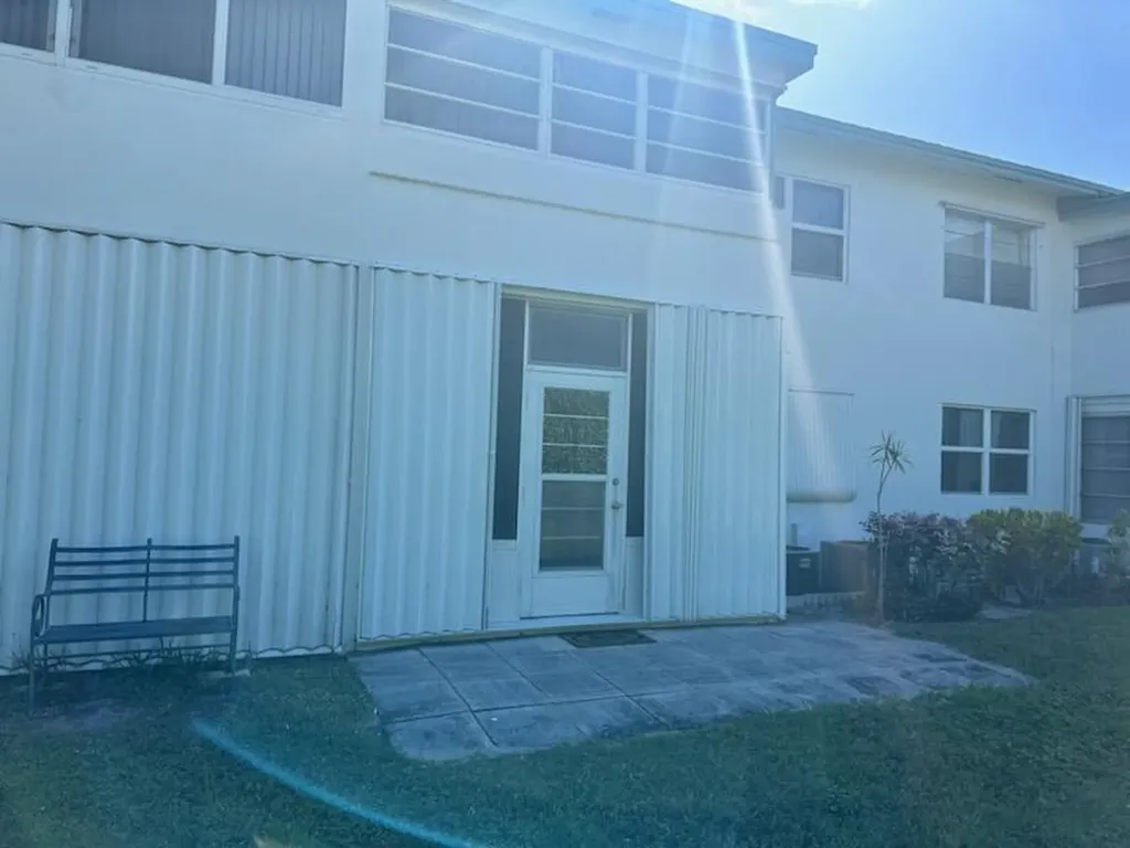 1117 Lake Terrace Boynton Beach FL 33426